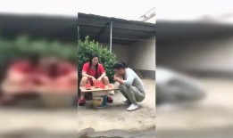 小伙吃瓜给钱视频