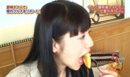 大二清纯女孩吃瓜视频,大二清纯女孩的意外吃瓜之旅