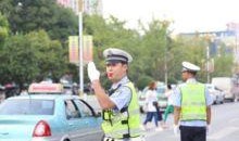 临港交警吃瓜事件视频播放