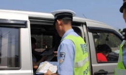 临港交警吃瓜事件视频播放