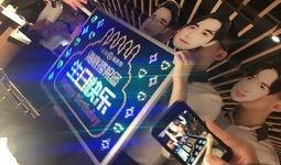 海底捞帮忙吃瓜的视频,温馨一幕引网友热议