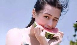 外国女孩吃酸瓜视频大全,外国女孩品尝酸瓜的趣味瞬间大盘点