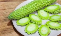 外国小哥吃大挂蜜瓜视频,甜蜜滋味征服味蕾