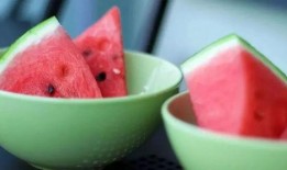 勺子吃瓜怎么切视频,轻松掌握瓜果切割技巧