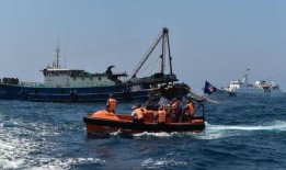 军演吃瓜渔船视频下载,渔船意外成焦点，吃瓜视频引发热议