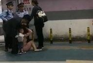 保定街头吃瓜事件视频,一幕引发热议的街头冲突瞬间