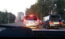 高速路上吃瓜堵车视频大全,趣味视频大全揭秘堵车背后的欢乐瞬间