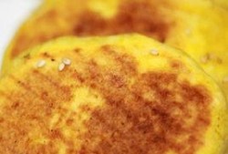 大妈吃瓜饼视频,趣味横生美食瞬间引网友热议