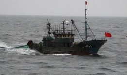 军演吃瓜渔船视频下载,渔船意外成焦点，吃瓜视频引发热议