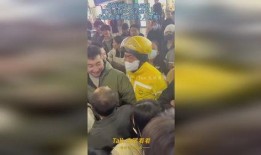 美团小哥和客户吃瓜视频,温馨一幕引网友热议