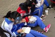 马路边吃野瓜视频,马路边美食新体验