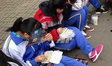 马路边吃野瓜视频,马路边美食新体验