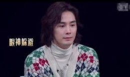 一个女生跳舞吃瓜视频,少女热舞吃瓜，网友直呼“太上头”