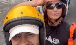 妹子旅行吃瓜视频在线观看