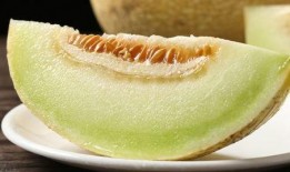 黄蜜瓜冰激凌怎么吃视频,夏日清凉新食尚，轻松制作教程