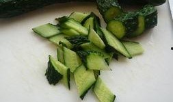 吃瓜人的做法视频,跟随镜头体验独特吃瓜乐趣